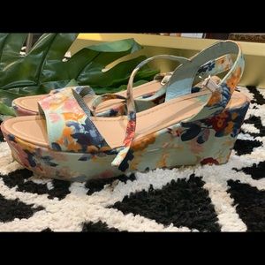 Fergalicious floral platforms!